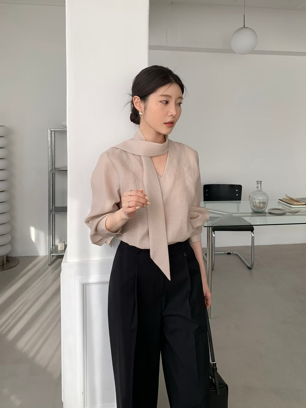 柔語之間 領巾上衣 Quiet Poise Scarf Blouse