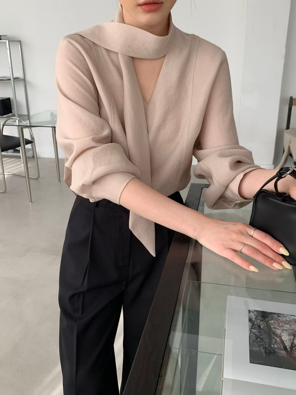 柔語之間 領巾上衣 Quiet Poise Scarf Blouse