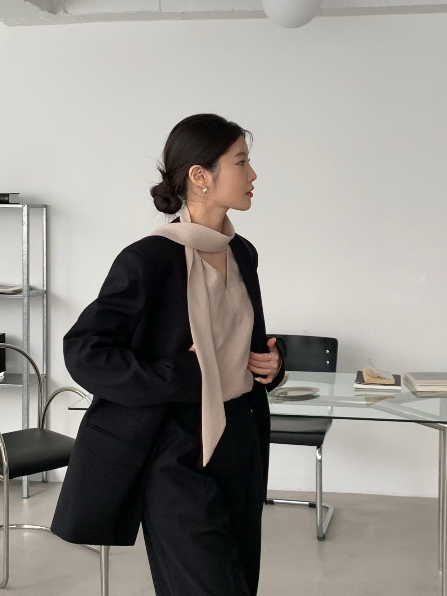 柔語之間 領巾上衣 Quiet Poise Scarf Blouse
