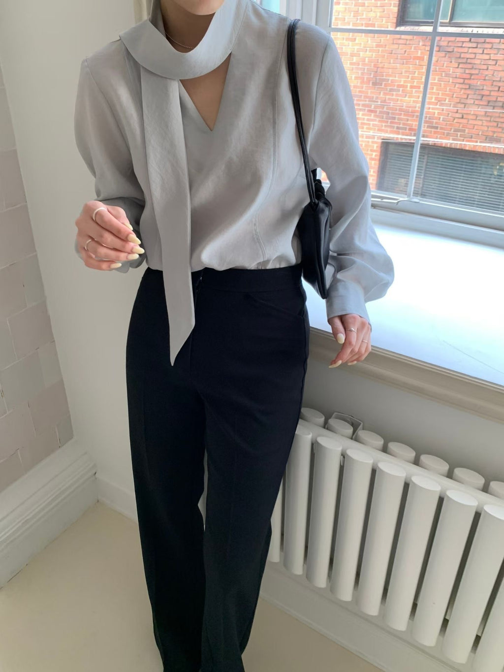 柔語之間 領巾上衣 Quiet Poise Scarf Blouse