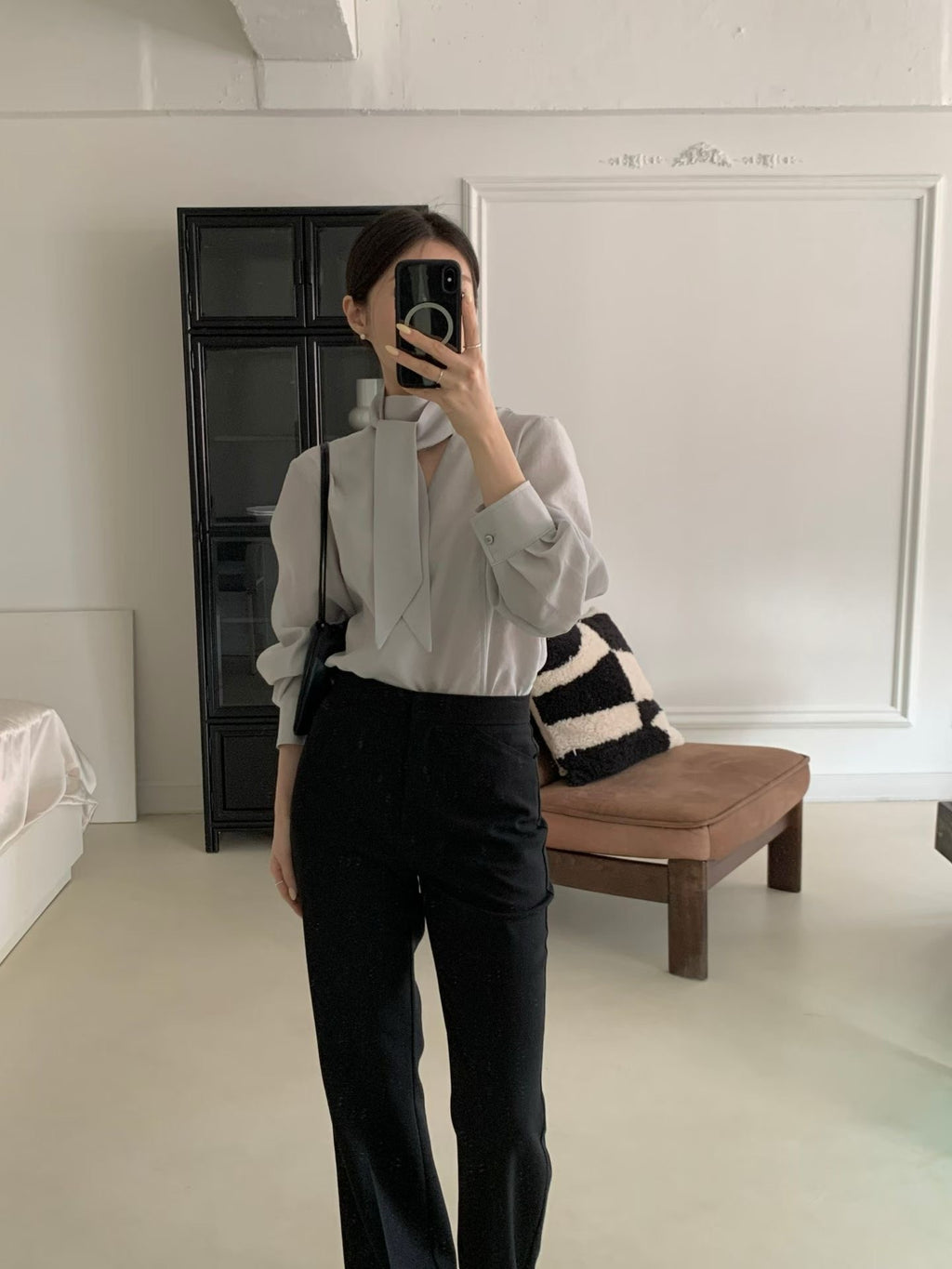 柔語之間 領巾上衣 Quiet Poise Scarf Blouse