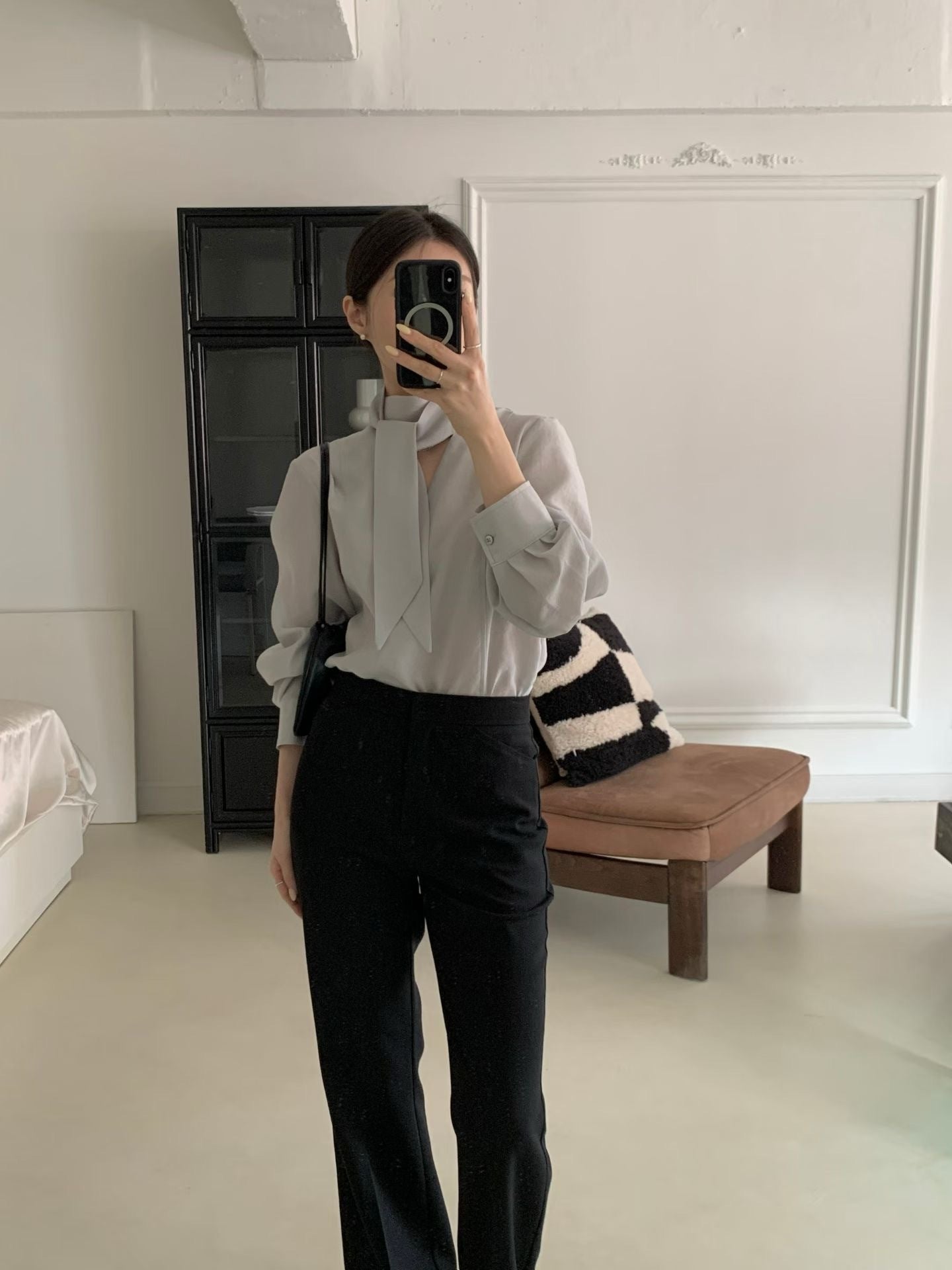 柔語之間 領巾上衣 Quiet Poise Scarf Blouse