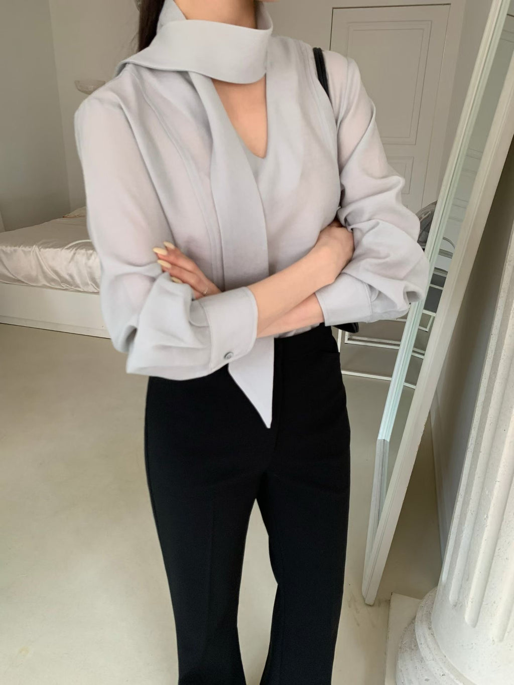 柔語之間 領巾上衣 Quiet Poise Scarf Blouse