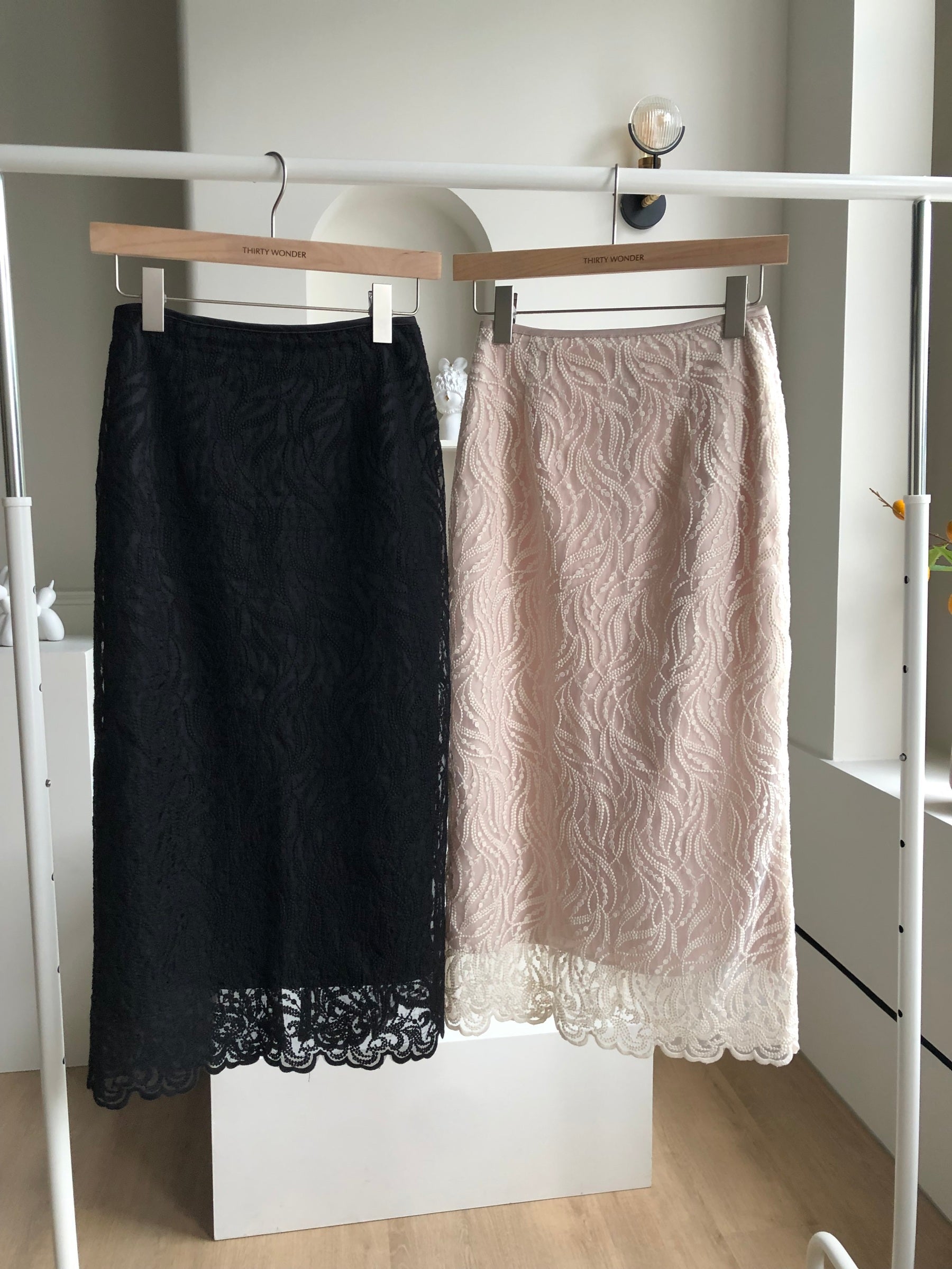 精緻面料 細緻香檳蕾絲裙 SK2305 杏色/黑色