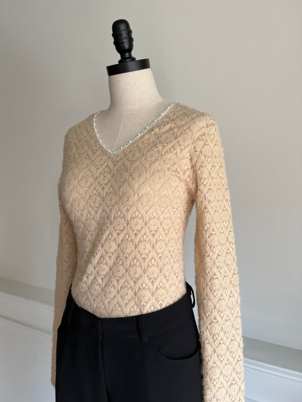 Pearl Bottoming Shirt 珍珠花邊打底衫 T2326 白/奶咖/黑