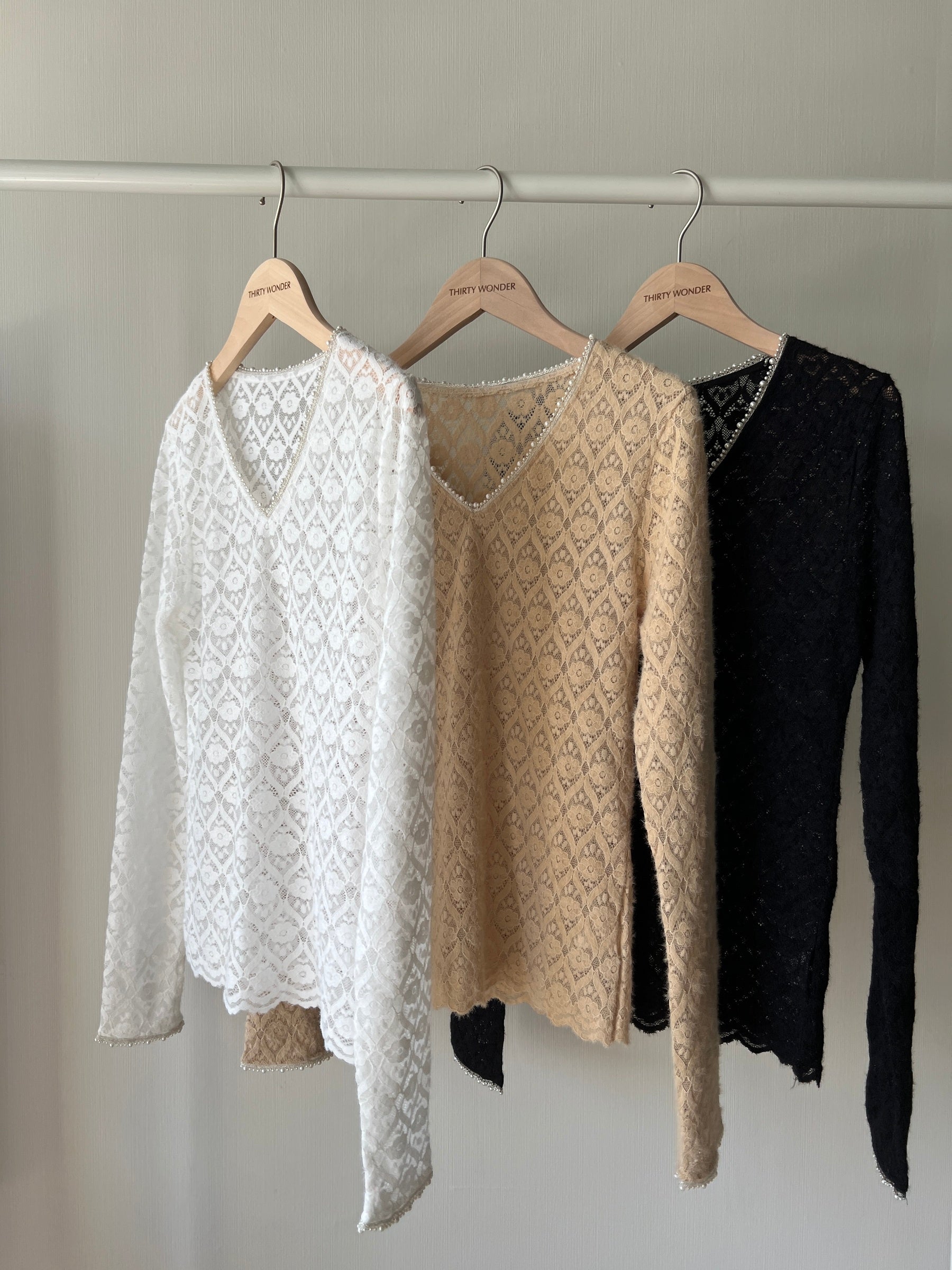 Pearl Bottoming Shirt 珍珠花邊打底衫 T2326 白/奶咖/黑