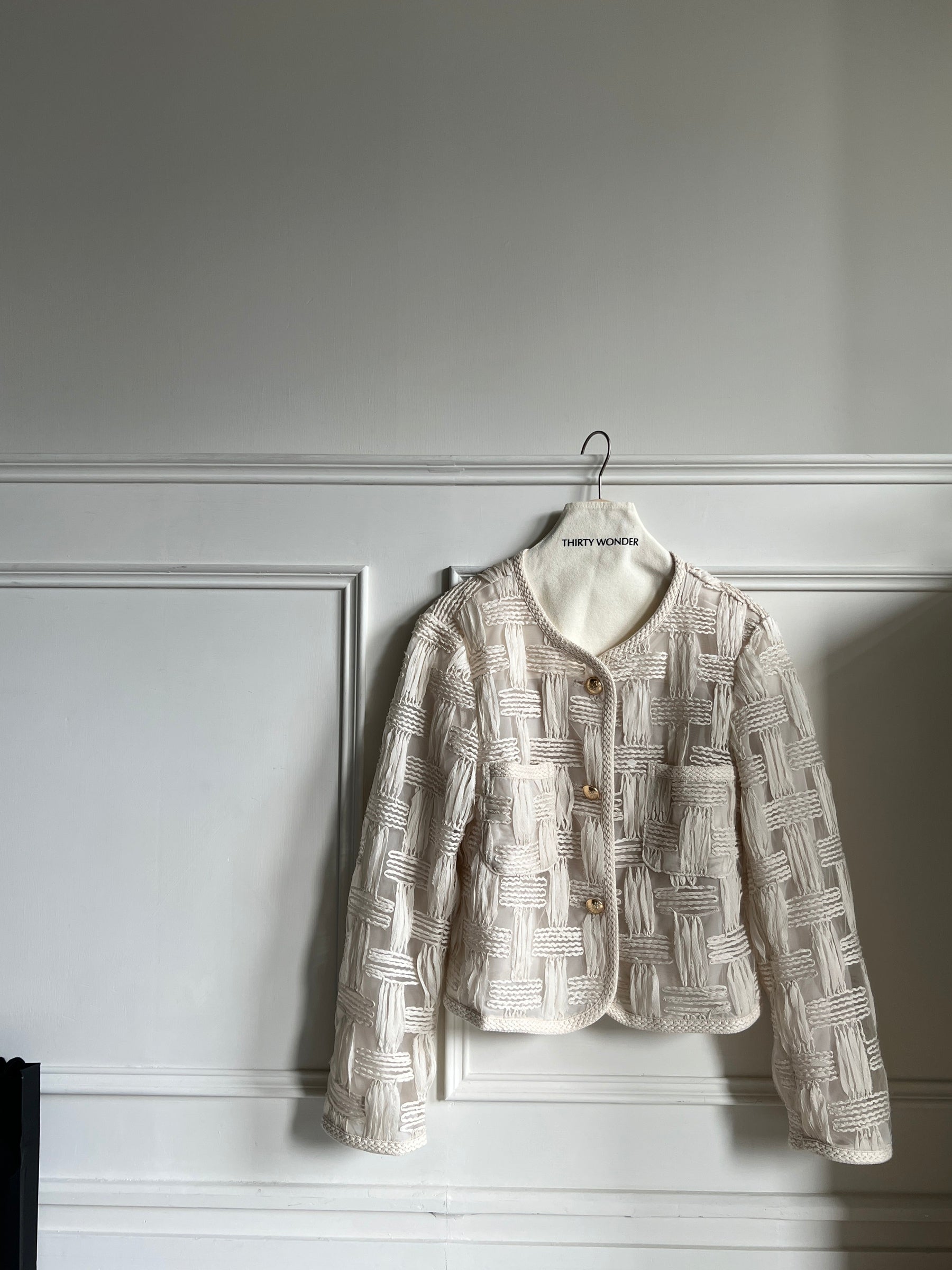 線條設計透膚紗質外套 JK2325