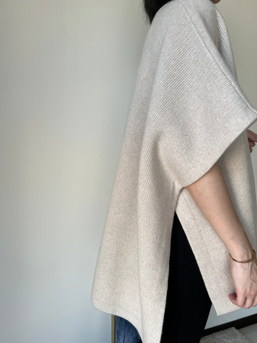 知性套頭側開釦羊毛斗篷 60%Wool Cashmere5% JK2332 杏色