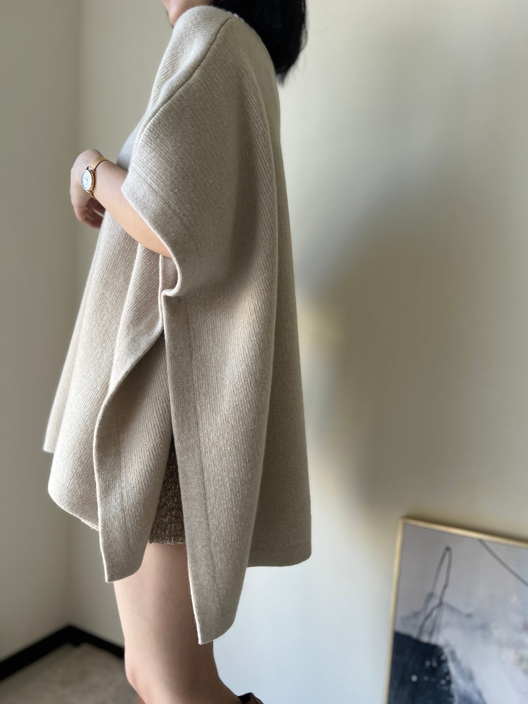 知性套頭側開釦羊毛斗篷 60%Wool Cashmere5% JK2332 杏色