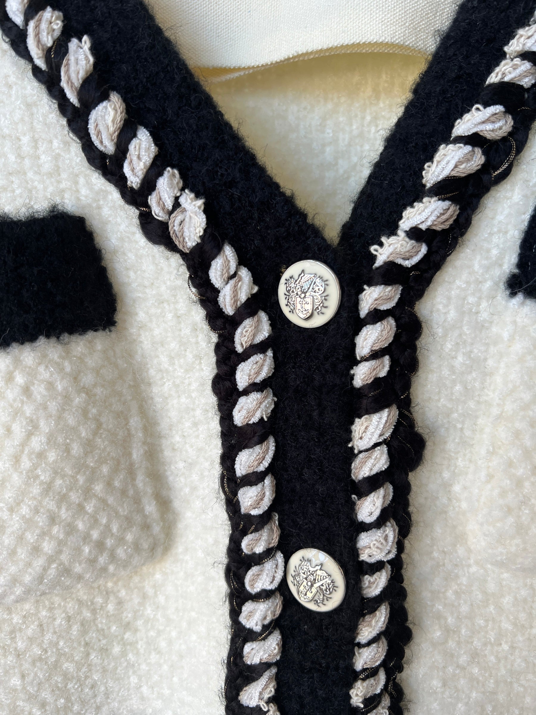 羊毛飾邊小香撞色針織外套  60%Wool JK2340 白色