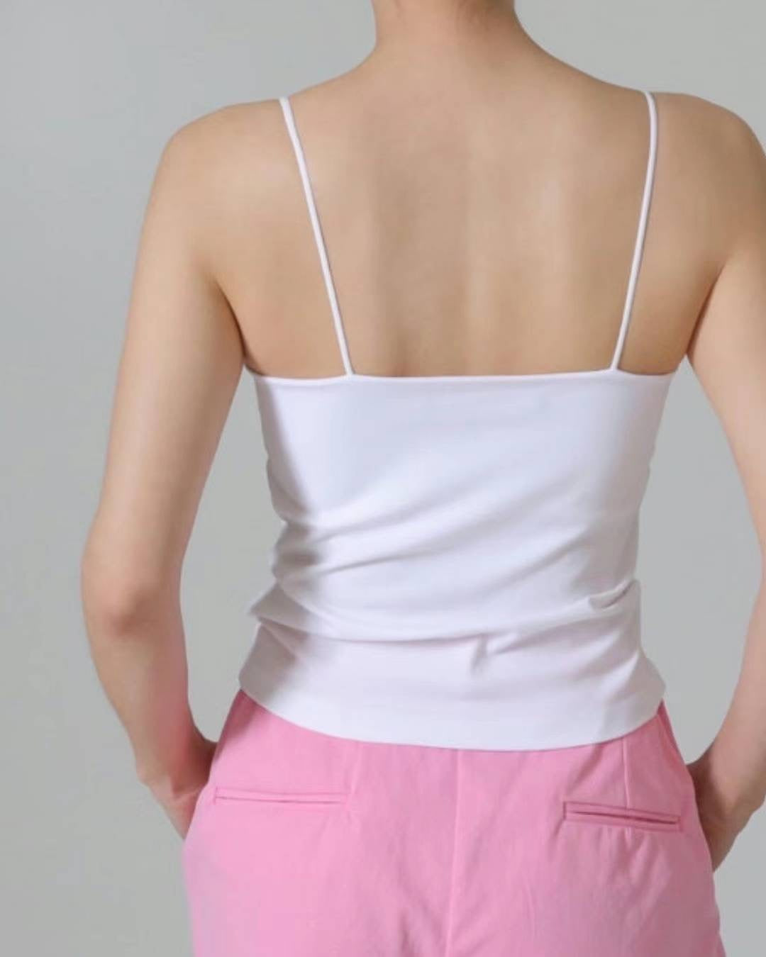 "It's Me"高彈力細肩帶純色 Bra Top  T2407 白