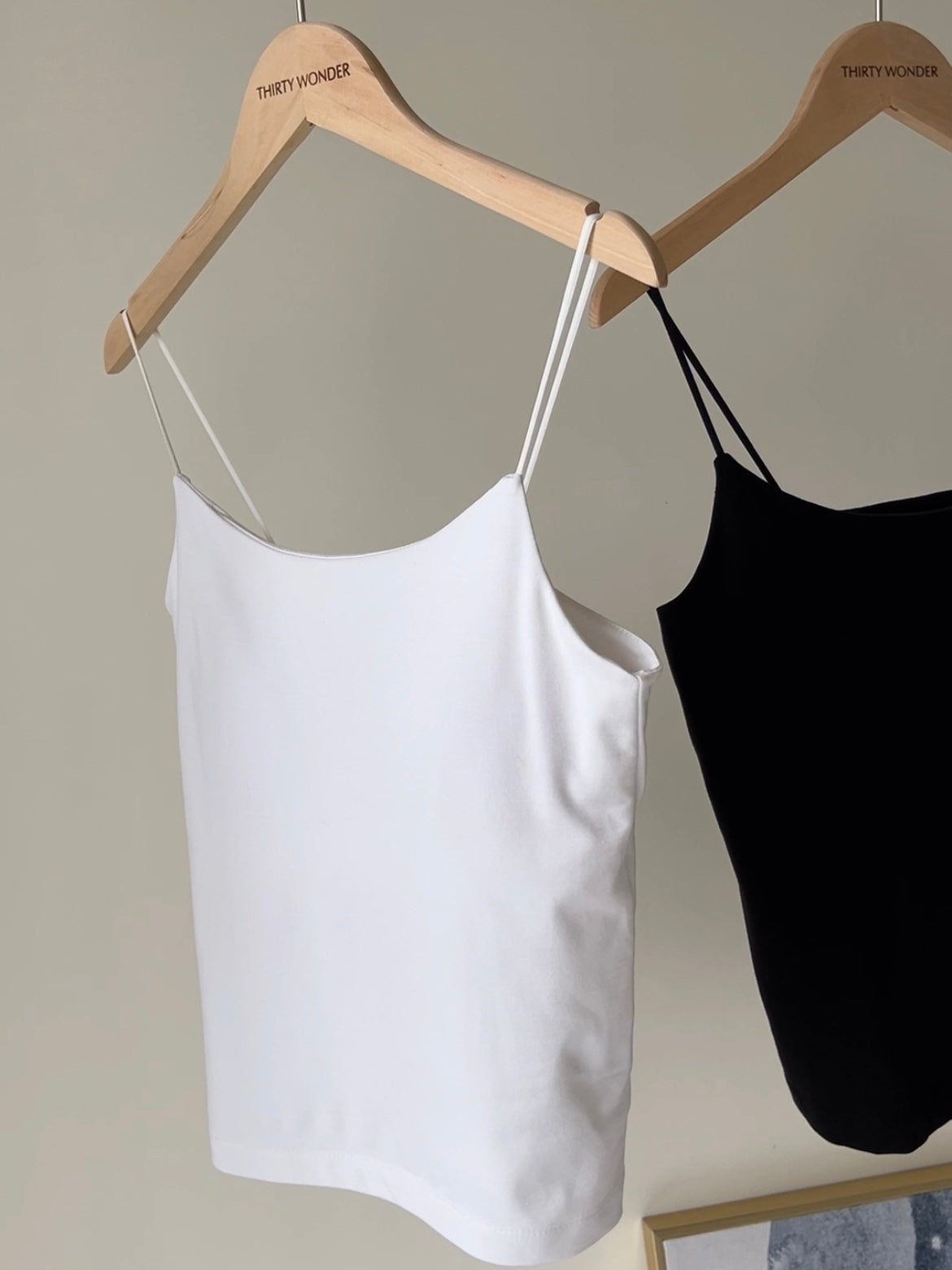 "It's Me"高彈力細肩帶純色 Bra Top  T2407 白