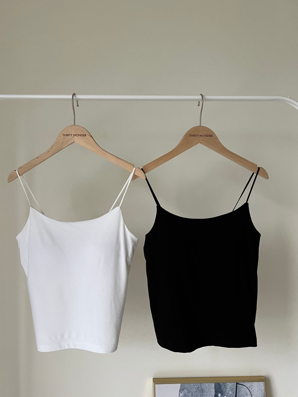 "It's Me"高彈力細肩帶純色 Bra Top  T2407 黑色