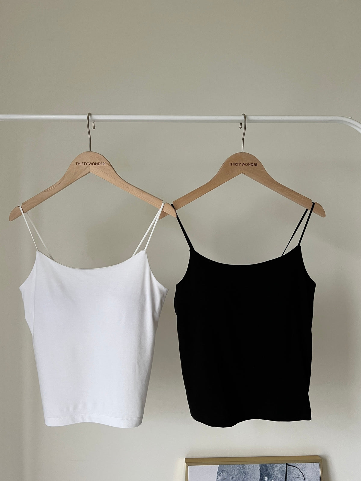"It's Me"高彈力細肩帶純色 Bra Top  T2407 黑色