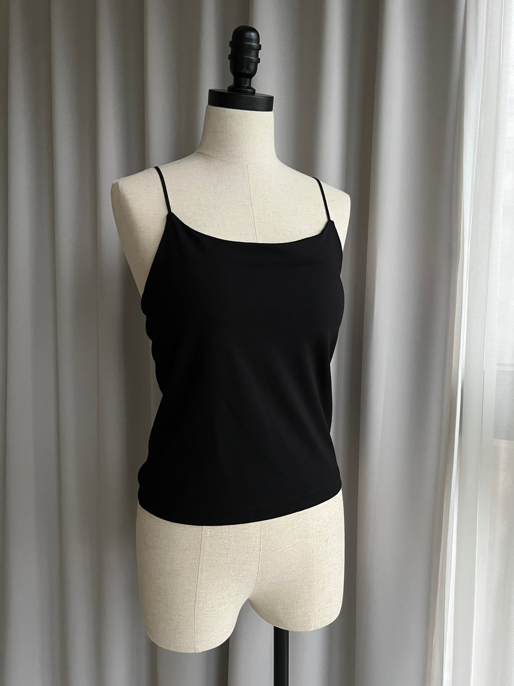 "It's Me"高彈力細肩帶純色 Bra Top  T2407 黑色