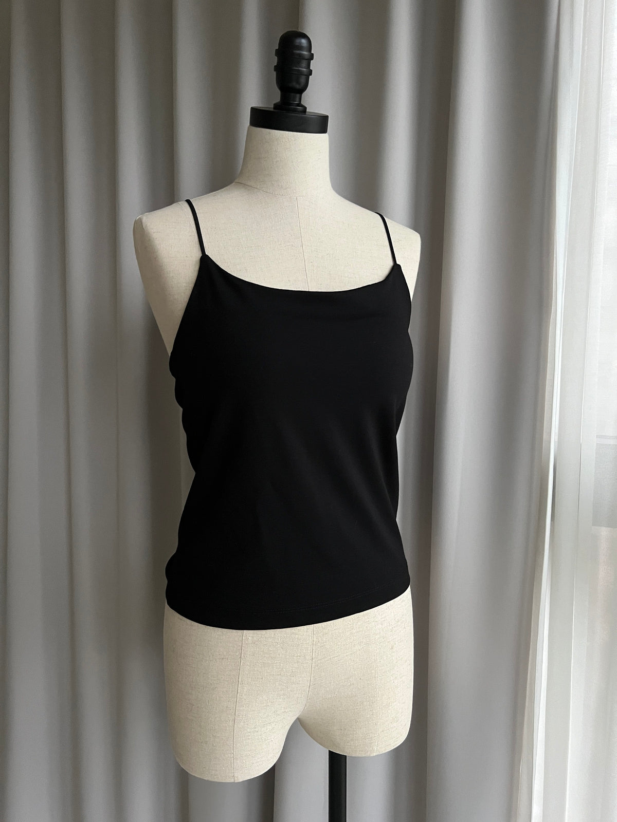 "It's Me"高彈力細肩帶純色 Bra Top  T2407 黑色