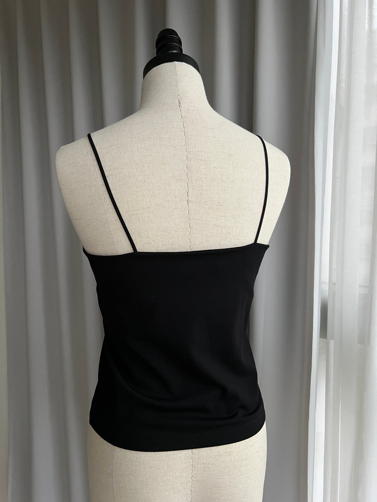 "It's Me"高彈力細肩帶純色 Bra Top  T2407 黑色