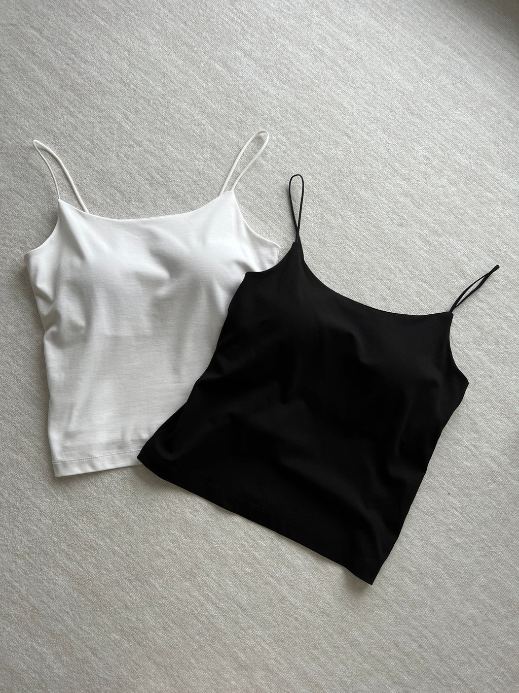 "It's Me"高彈力細肩帶純色 Bra Top  T2407 黑色