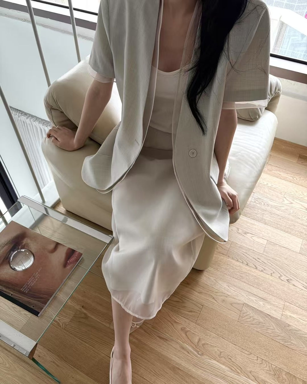 柔光輕紗 短袖西裝外套 沙色/黑色